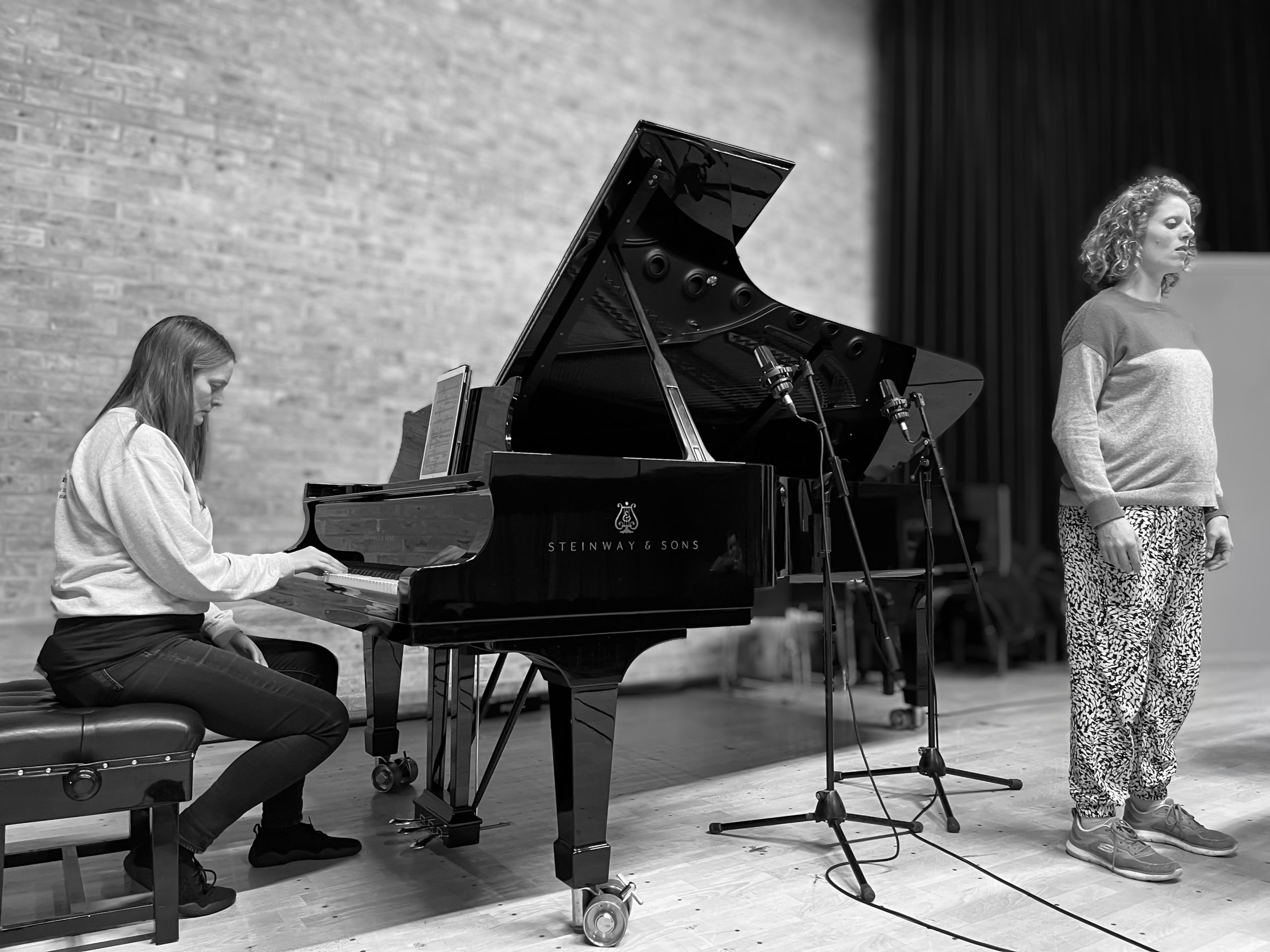 James WEEKS: Plain Air – Lucy Goddard, mezzo-soprano • Siwan Rhys, piano - Image 2